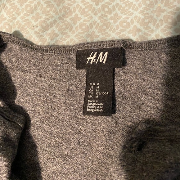 H&M tee - Picture 2 of 2